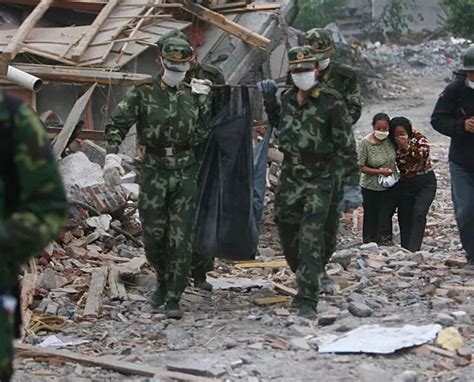 汶川地震10周年，100个感动瞬间看哭了无数人……