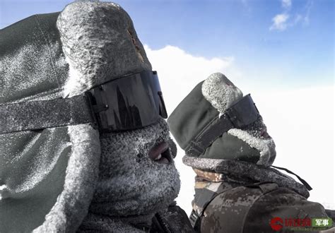 零下30度、海拔4800多米 驻西藏部队顶风冒雪巡逻边关