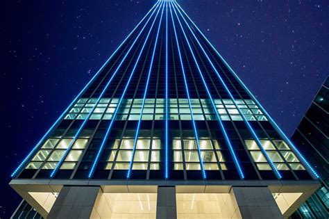 珠海易方达金融大厦泛光照明工程-案例展示-上海光联照明有限公司