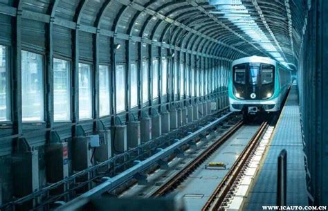 广州地铁仍迎出行高峰，启动三级客流控制，今明不再延迟收班__凤凰网