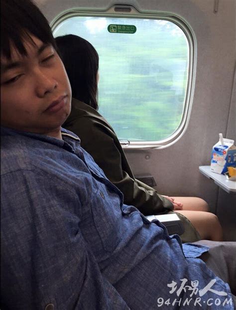 台湾美女Kimi Lu坐高铁被骚扰 平面模特被装睡男偷摸大腿图片_坏男人网