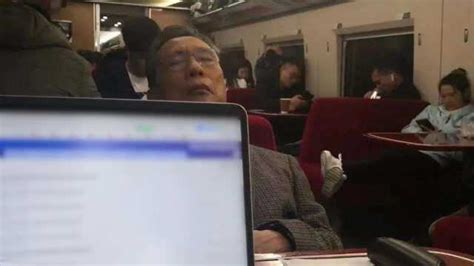 钟南山回忆“坐高铁餐车去武汉”：担心存在人传人 在车上写下提纲