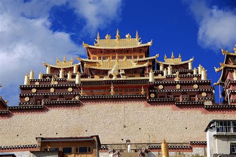 香格里拉的松赞林寺图片