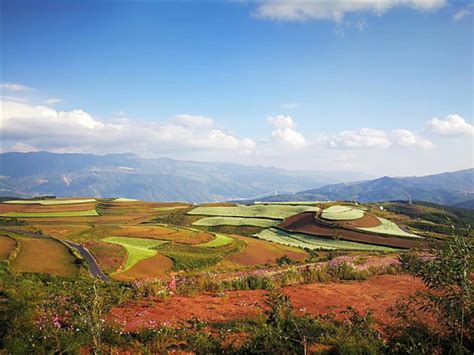 东川红土地是仅次于巴西里约热内卢红土地的自然风光. - 中国国家地理最美观景拍摄点