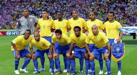 揭秘：06年世界杯的巴西队，身价世界第一，为何却输得一塌糊涂？_罗纳尔多