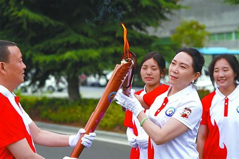 自治区第十三届运动会火炬传递仪式在林芝举行_西藏头条网