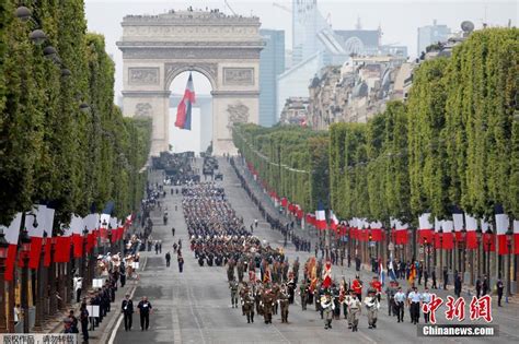 法国举行国庆阅兵式-中国侨网