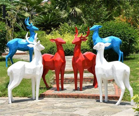 玻璃钢动物鹿雕塑让深圳景区园林环境更美丽-方圳雕塑厂
