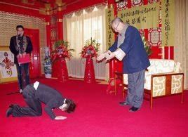 刘谦为什么会封 跪拜日本天皇是怎么回事-明星-福州便民网