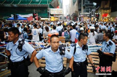 香港警方：旺角非法霸占区事态升级 正步向暴乱的边缘_海南频道_凤凰网