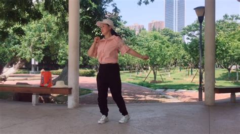 精选广场舞：简单八步舞练习，丰满阿姨居家演示！_腾讯视频