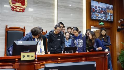 上海虹口法院为37名劳动者集中发放欠薪近60万元 - 周到