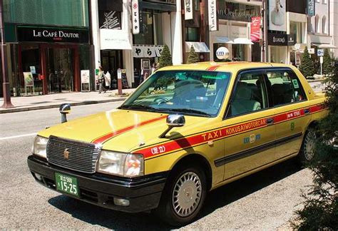 出租车细节特写图片-黄色出租车细节特写素材-高清图片-摄影照片-寻图免费打包下载