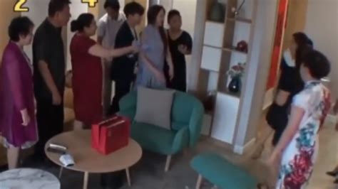 韩国42岁女星回中国婆家被吓傻：满屋亲戚排队送红包_凤凰网视频_凤凰网