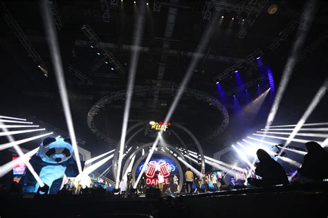 大歌灯光领跑浙江卫视2018跨年演唱会-大型演出-广东大歌灯光设备有限公司