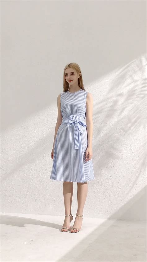Ou.欧点女装2020夏季新款露肩装的正确穿法 _图库_资讯_时尚品牌网