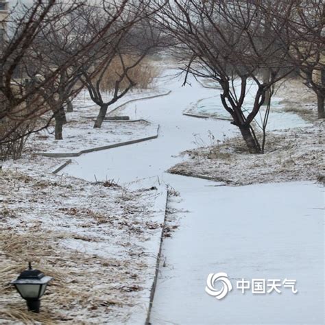 下雪啦！北京延庆雪花飘落 地面和建筑物被积雪覆盖-图片-中国天气网