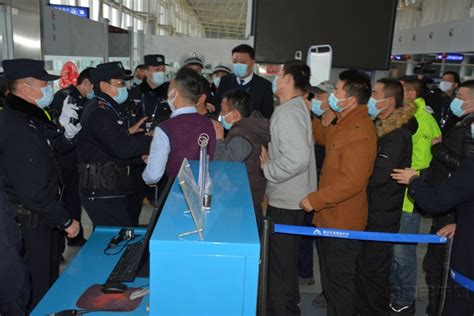 黄山机场开展大面积航班延误引发旅客冲闯登机口应急处置实战演练-中国民航网