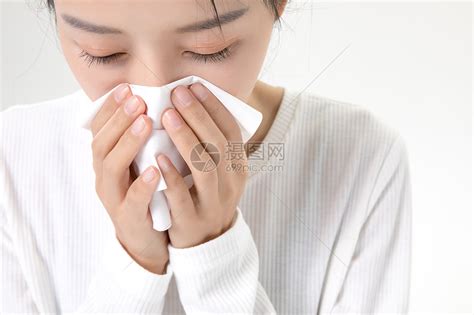 冷热感冒区别在哪儿，鼻塞不通气又该怎么缓解？|感冒|鼻塞|通气_新浪新闻