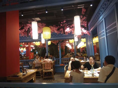 2023十字街美食餐厅,洛阳老城十字街是夏季的晚间...【去哪儿攻略】