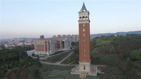 无人机航拍云南大学呈贡校区，欧式建筑风的云南最高学府_腾讯视频