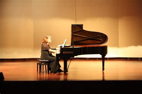 著名钢琴家唐哲公开课在京举行 - 神州乐器网新闻