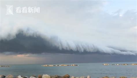 壮观！意大利海边现罕见天象 “云海啸”奔涌而来|云层|弧状|亚型_新浪新闻