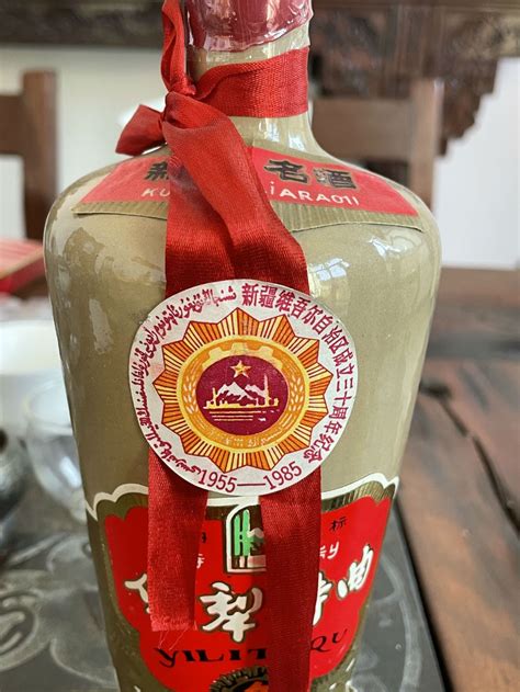 1985年新疆成立30周年纪念 酱瓶伊犁特曲 手摇酒超满 -陈年老茅台酒交易官方平台-中酒投