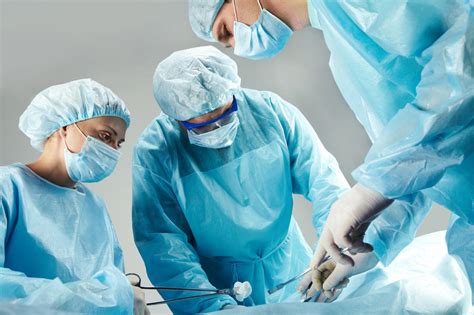 外科医生做手术的特写镜头图片下载 - 觅知网