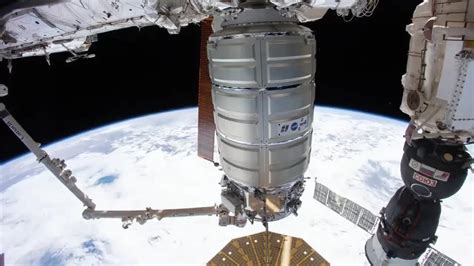 透过国际空间站的窗户，宇航员看见了地球_凤凰网视频_凤凰网