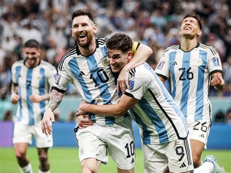 2-1到5-0！阿根廷创130年神迹，梅西冲击3大纪录，剑指世界杯冠军