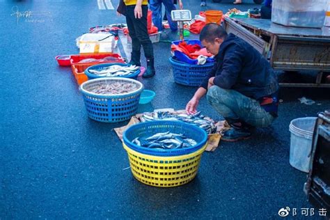 平潭岛上最大的海鲜市场的中埔街，但马路中间的早市更有特色__财经头条