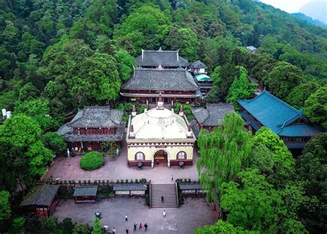 Wannian Temple - Most Beautiful Buddhist Temple in Emeishan