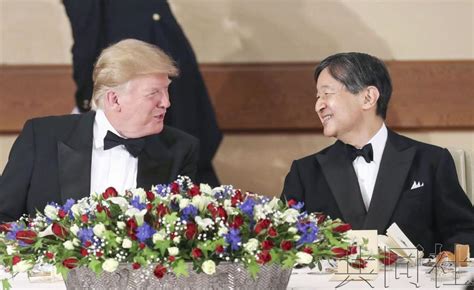 日本天皇主办晚宴欢迎特朗普 致辞期盼贡献于世界和平_手机新浪网