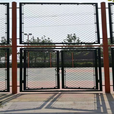 日字型五人制笼式足球场铁链式围栏网 篮球场喷塑勾花网护栏定制