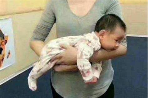 抱着婴儿的母亲EPS素材免费下载_红动中国