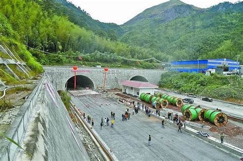 台湾最长公路隧道－雪山隧道正式完工通车－6月16日－历史今天