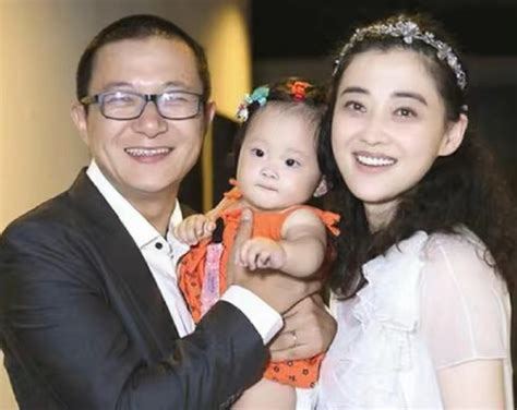 梅婷二婚老公身份曝光，是鼎鼎大名的他，怪不得连章子怡都嫉妒了_曾剑