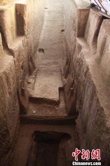 西周大墓发现三层43具殉人布满墓道