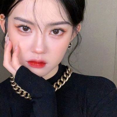 复古风头像黑色系女生