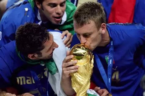 2022卡塔尔世界杯决赛：梅西双响姆巴佩戴帽 阿根廷总比分7-5法国第三次夺冠_荔枝新闻