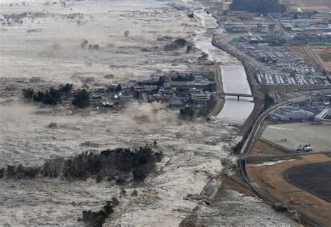 2011年3月11日日本东海岸发生9级大地震并引发海啸 - 历史上的今天