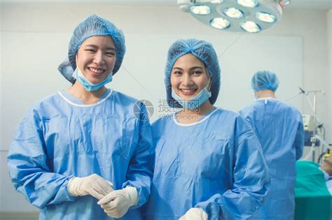 在医院做外科手术的医疗团队高清图片下载-正版图片307989692-摄图网