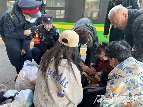 站台上儿童突发疾病 新疆铁路工作人员紧急救助 -天山网 - 新疆新闻门户