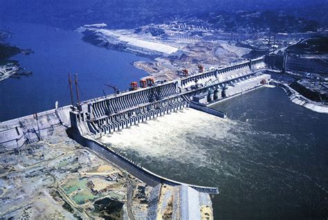 大渡河硬梁包水电站顺利截流 首部枢纽进入大坝主体施工阶段_四川在线
