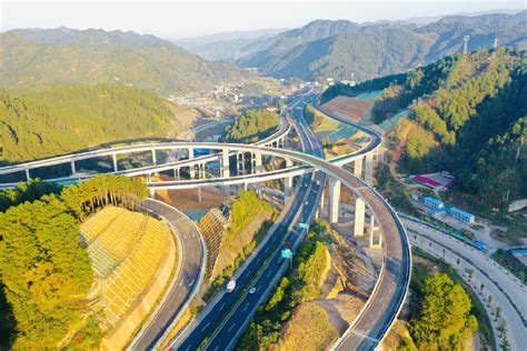 贵州凯里环城高速公路北段开通运营