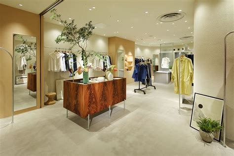 日本年轻女性服装品牌YUW旗舰店设计 – 米尚丽零售设计网-店面设计丨办公室设计丨餐厅设计丨SI设计丨VI设计