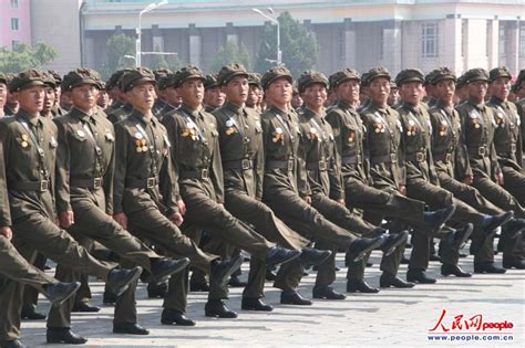 高清：朝鲜举行阅兵式和群众游行庆祝建国65周年【14】--国际--人民网