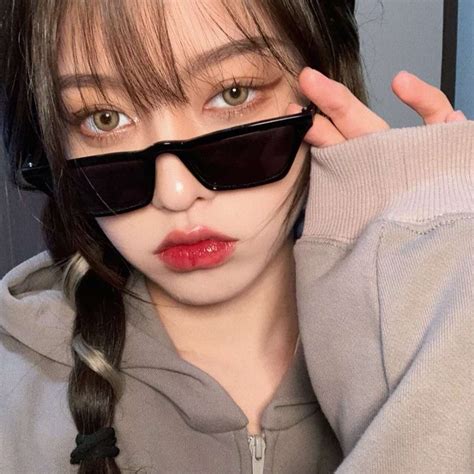又酷又甜美女生头像真人