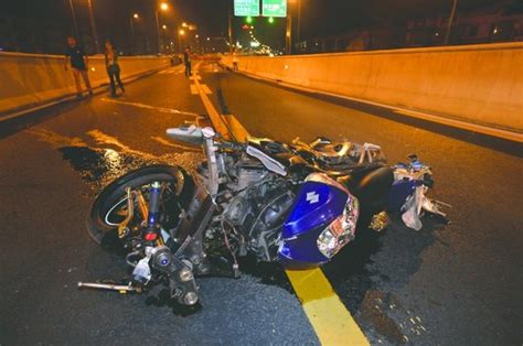 摩托车交通事故案例_腾讯视频